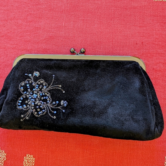 Express Clutch Black Velvet